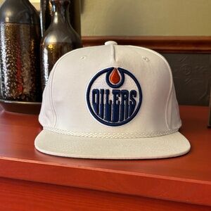 Oilers White Logo Snapback Cap, excellent condition, rope detailing